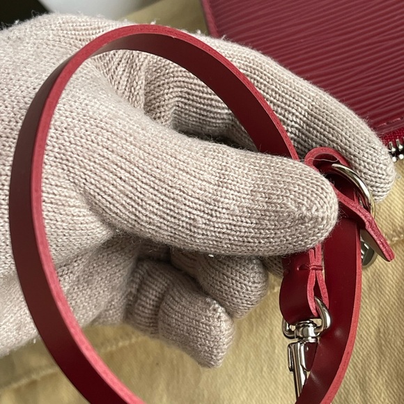 Louis Vuitton EPI red pochette - Picture 8 of 16